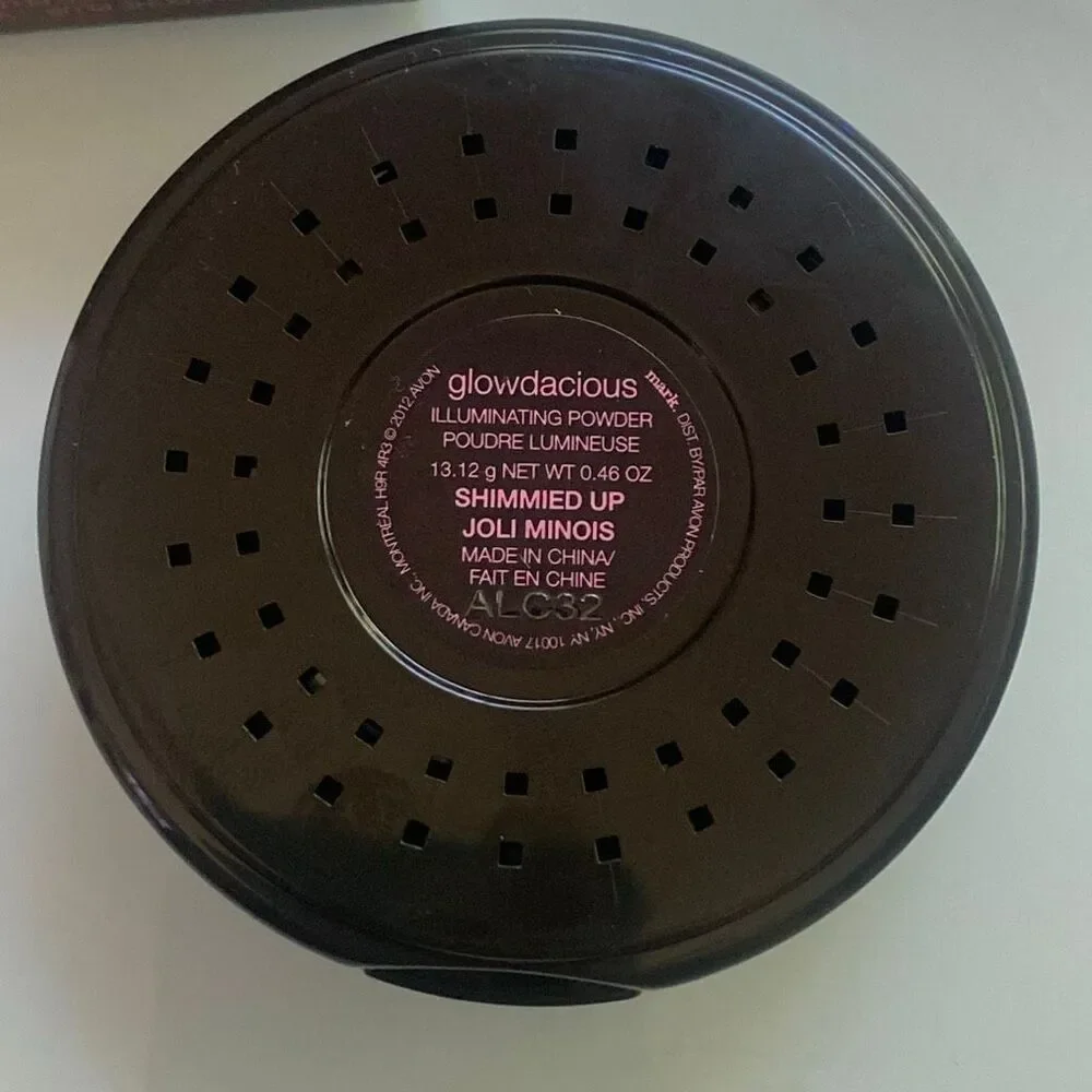 AVON Mark Glowdacious Illuminating Powder Highlighter for Face (SHIMMED UP) - NE